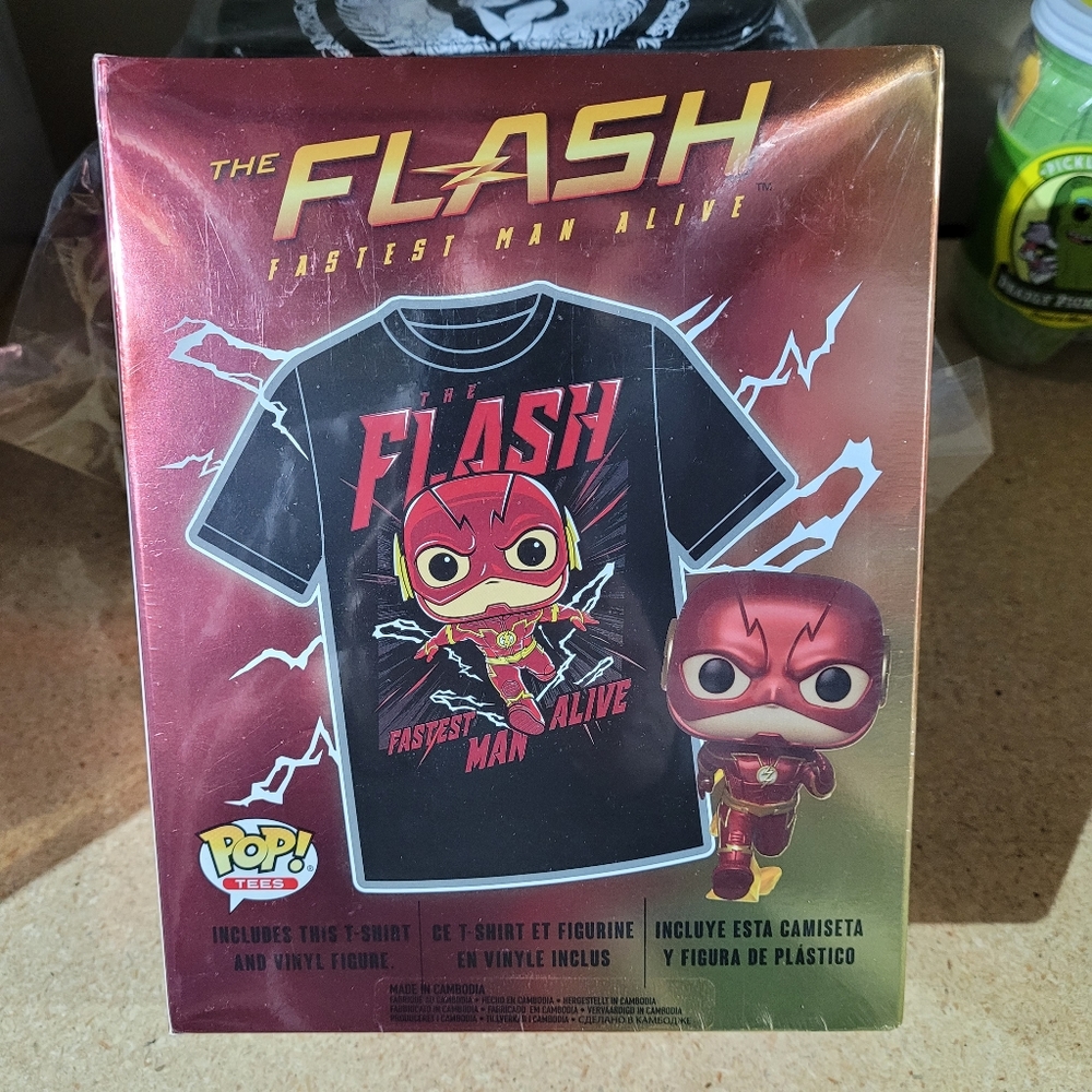 Funko DC Comics the Flash t shirt and vinyl figure - Picture 10 of 11